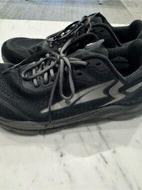 Altra Men's Black and Gray Athletic Running Shoes